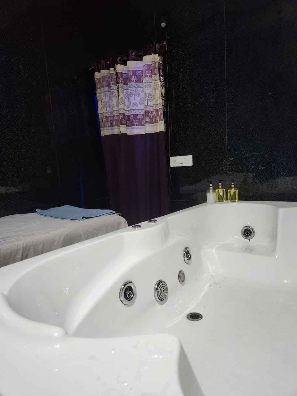 Golden Crown Plaza Spa