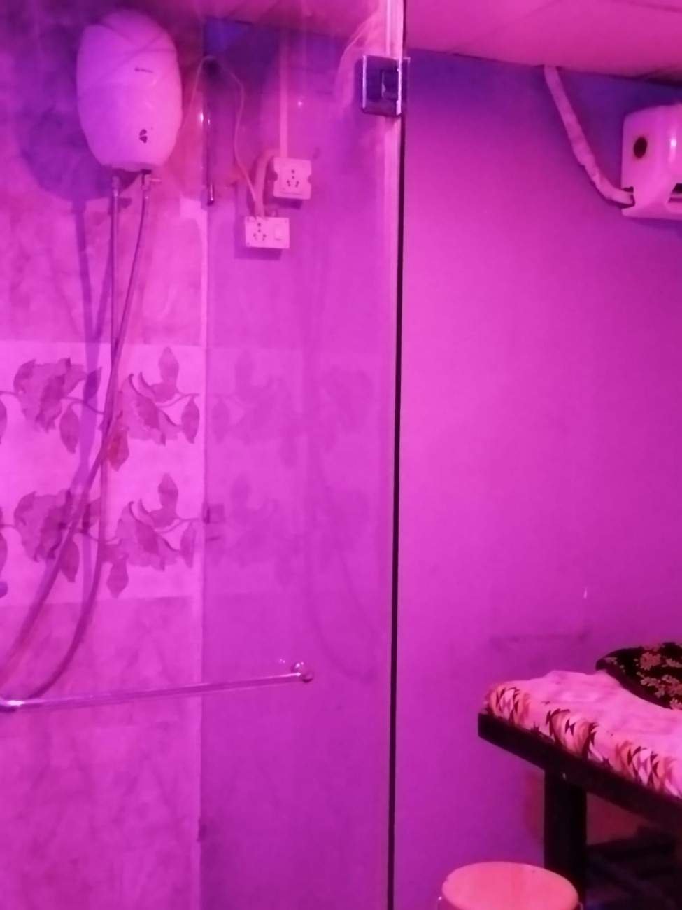 Moon Spa & Saloon