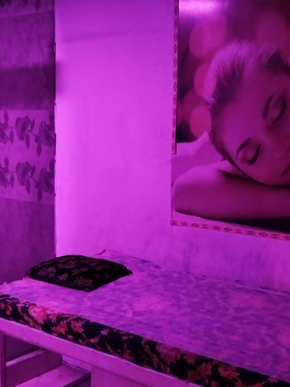 Moon Spa & Saloon
