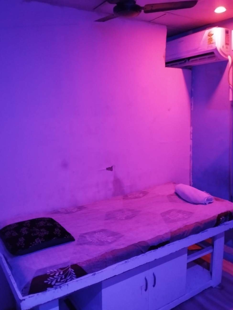 Moon Spa & Saloon