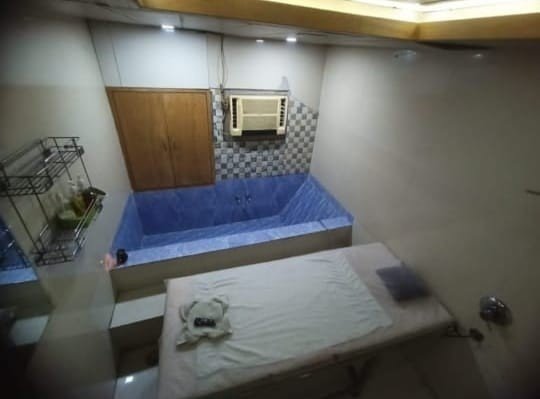 AZA SPA & SALOON